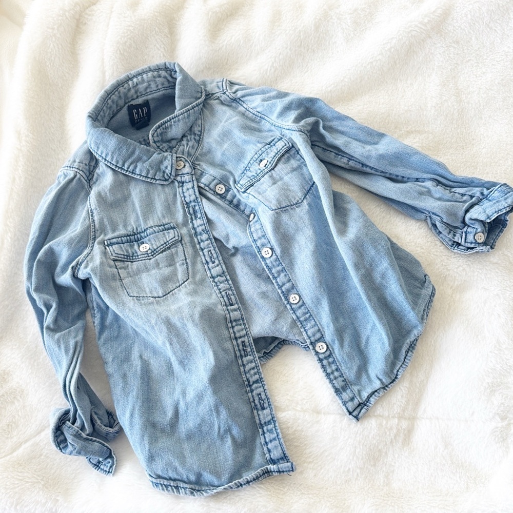 Gap light wash cotton denim chambray button down shirt size 3T